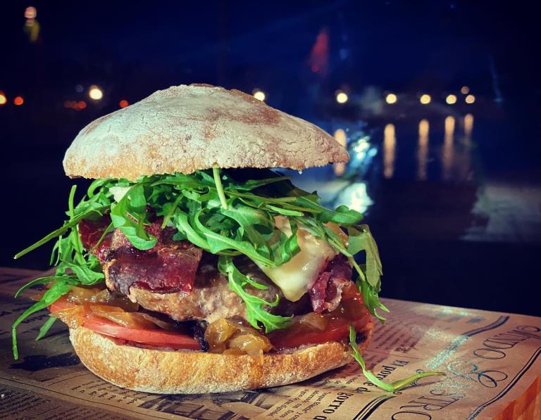 Descubre también Muro Grill & Bar